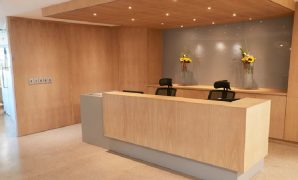 Meja Resepsionis Kantor Adalah Penunjang Utama Area Front Office